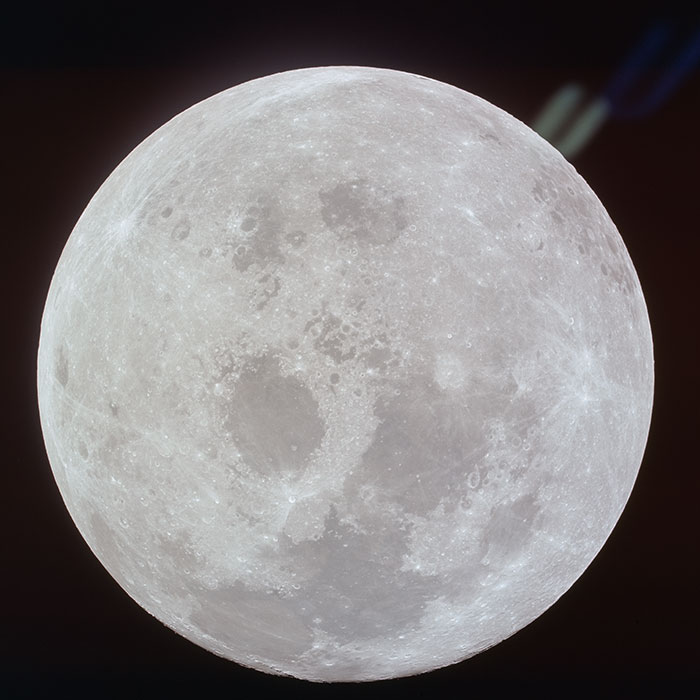 Hyvästi Kuu, Apollo 12 tulee muutaman kuukauden kuluttua vierailulle.