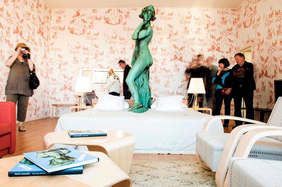 12/12<br/><strong>Syyskuussa 2014 Mantaa ympäröi japanilaistaiteilija Tatzu Nishin suunnittelema pop up -hotelli.</strong><br/>Kuva: Sami Kilpiö